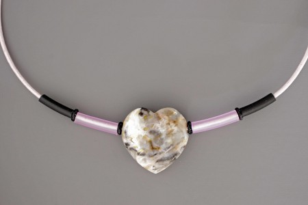 Coeur d'AGATE dentelle et caoutchouc sur cuir